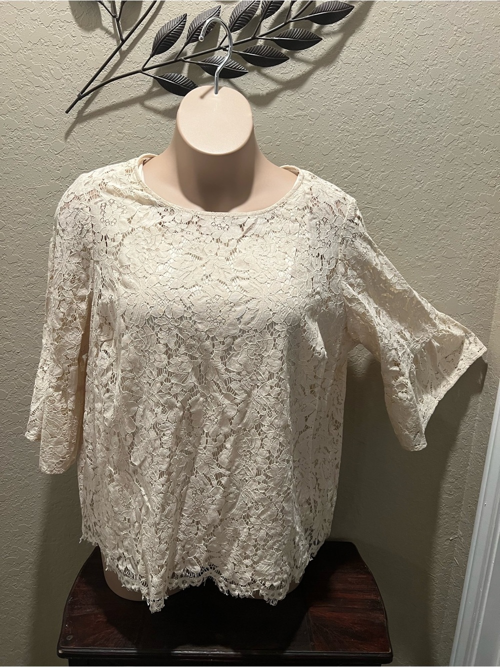 Roz & Ali Cream Lace Flutter Sleeve Blouse